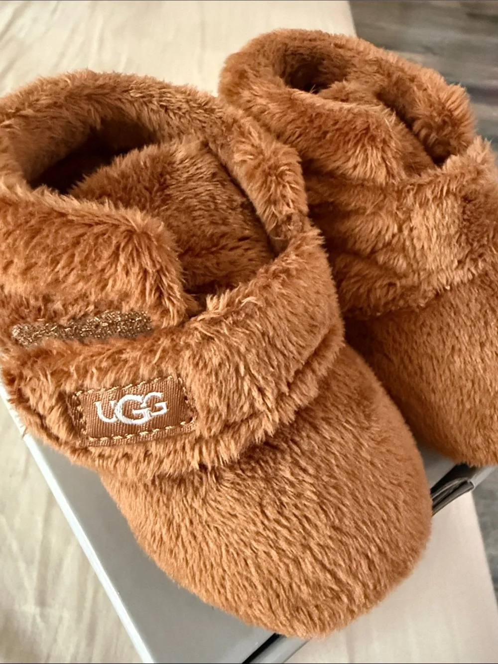 UGG Kids Plush Slippers in Chestnut Brown